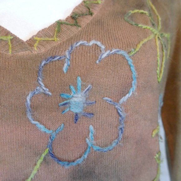 GOA Cashmere Tie Dye Flower Sweater - Picture 7 of 8